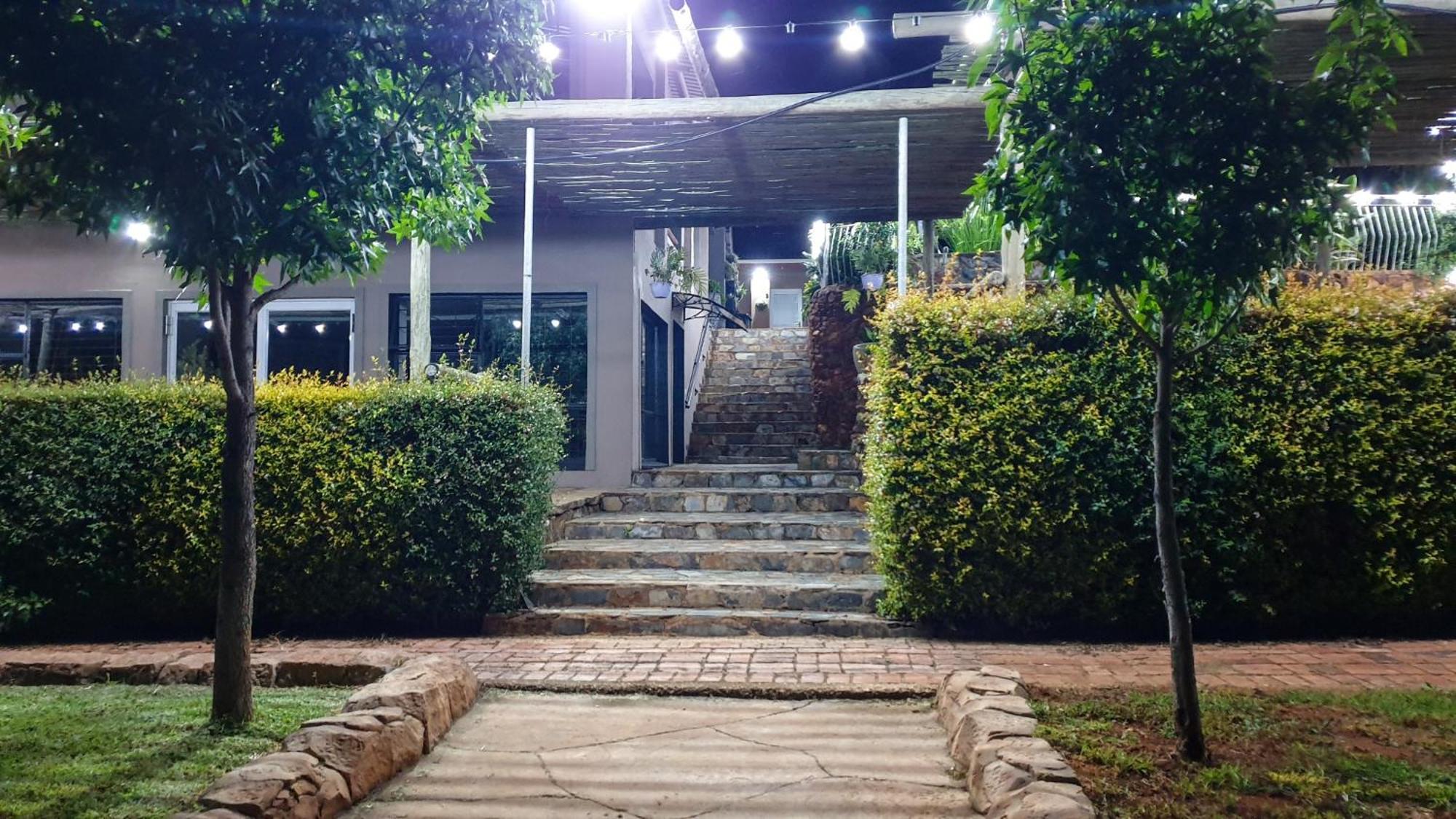 Koi Inn Hartbeespoort Exterior photo
